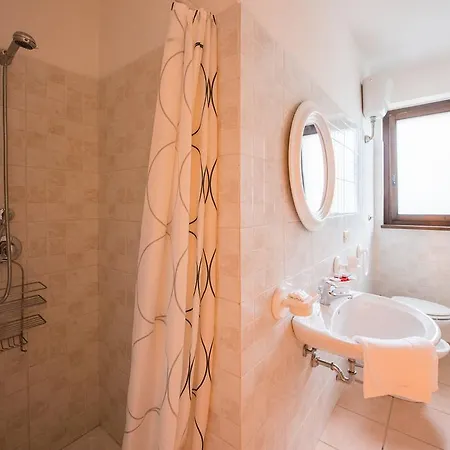 Farm stay La Dei Comacini
